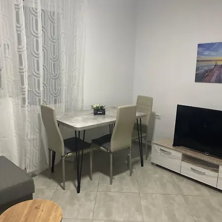 Vlora Apartment * فلورا